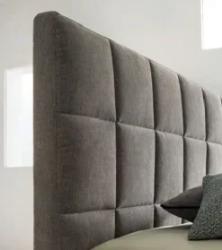 Letto imbottito con giroletto Victor trapuntato V&nice a prezzo ribassato