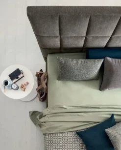 Letto imbottito con giroletto Victor trapuntato V&nice a prezzo ribassato