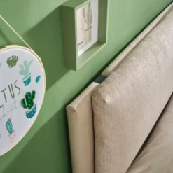 Letto imbottito con giroletto Letto plane pillow Moretti compact a prezzo ribassato