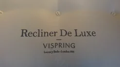 Letto imbottito con giroletto Recliner de luxe di Vispring a prezzo scontato