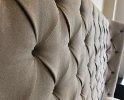 Letto imbottito con giroletto Letto testata alta capitonè sottocosto Artigianale a prezzo scontato