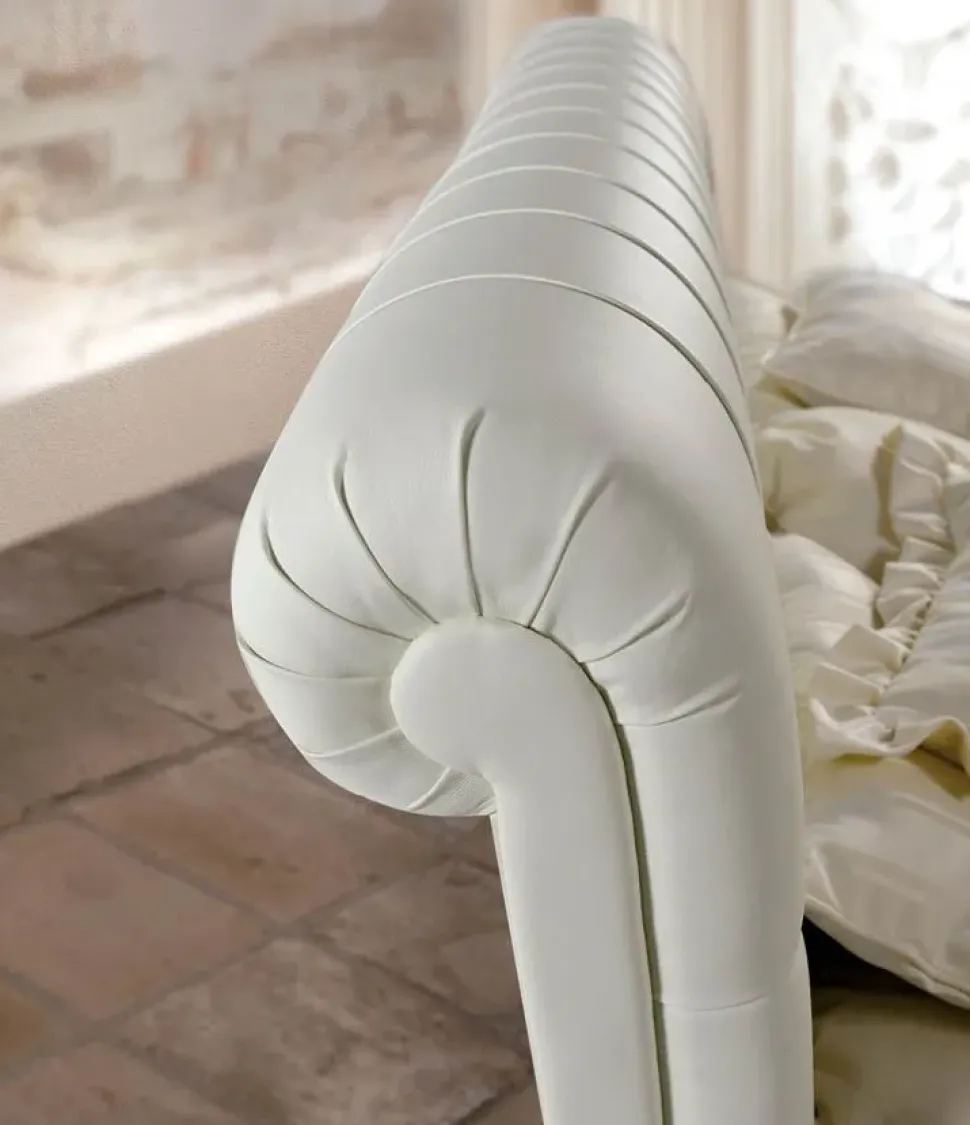 Letto imbottito con giroletto London Lettissimi a prezzo scontato