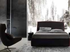 Letto imbottito con giroletto Selene king size  Artigianale a prezzo scontato