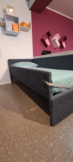 Letto imbottito con giroletto Bravo Moretti compact camerette a prezzo scontato
