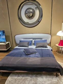 Letto imbottito con giroletto Romance  Ozzio a prezzo ribassato