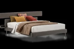 Letto imbottito con giroletto Denver V&nice a prezzo scontato