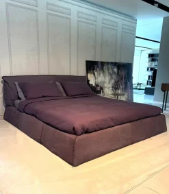 Letto imbottito con giroletto Letto paris Baxter a prezzo scontato