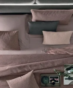 Letto imbottito con giroletto Monroe V&nice a prezzo ribassato