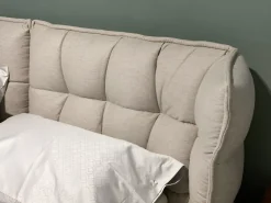 Letto imbottito con piedini Husk B&b italia a prezzo scontato