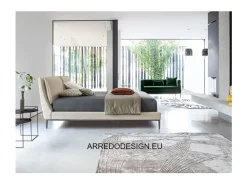 Letto imbottito con piedini Attico Twils a prezzo scontato