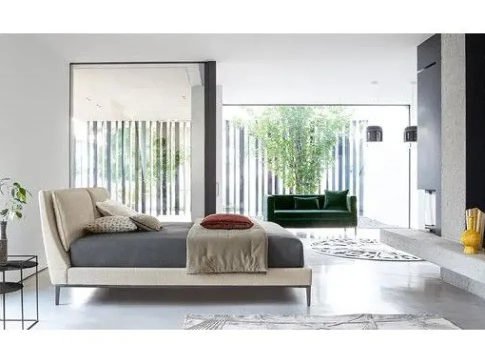 Letto imbottito con piedini Attico Twils a prezzo scontato