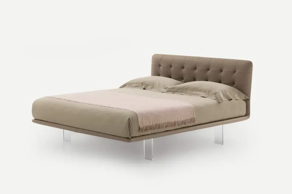 Letto imbottito con piedini Filo Pianca a prezzo ribassato