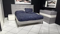 Letto imbottito con piedini Tuftè La casa moderna a prezzo scontato