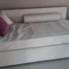 Letto imbottito con piedini Joy estraibile modello 4 V&nice a prezzo ribassato
