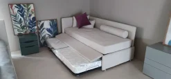 Letto imbottito con piedini Joy estraibile modello 4 V&nice a prezzo ribassato