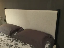 Letto imbottito con piedini Baia &tradition a prezzo ribassato