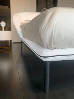 Letto imbottito con piedini Domenica 160x200 Pianca a prezzo scontato