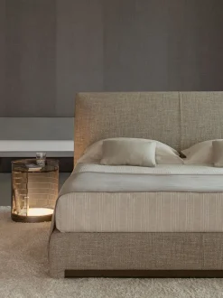 Letto imbottito modello Atelierm: contatta il venditore per scoprire il prezzo