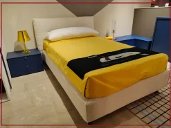 Letto imbottito modello Cut compatto di Samoa scontato 36%