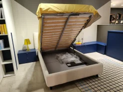 Letto imbottito modello Cut compatto di Samoa scontato 36%