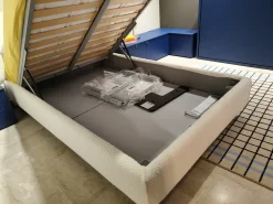 Letto imbottito modello Cut compatto di Samoa scontato 36%