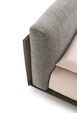 Letto imbottito modello Essential di Le comfort scontato 40%