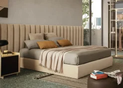 Letto imbottito modello Embrace di Pianca scontato 30%