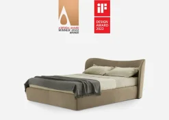 Letto imbottito modello Embrace di Pianca scontato 30%