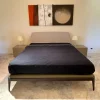 Letto imbottito modello Kelly di Poliform scontato 39%