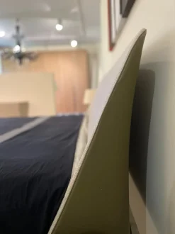 Letto imbottito modello Kelly di Poliform scontato 39%