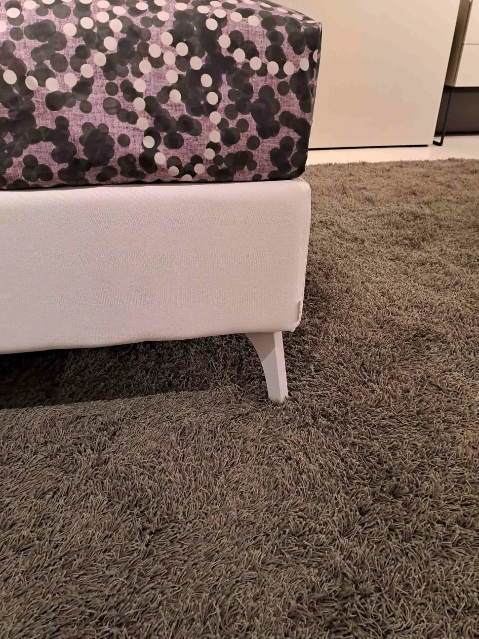 Letto imbottito modello Letto modello plio con contenitore di Oggioni scontato 30%