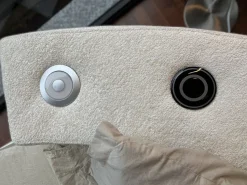 Letto imbottito modello Letto rotondo cristal high-tech tessuto di Artigianale scontato 48%