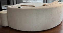 Letto imbottito modello Letto rotondo cristal high-tech tessuto di Artigianale scontato 48%