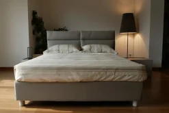 Letto imbottito modello Plio di Oggioni scontato 7%