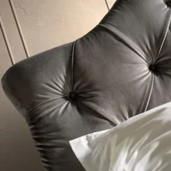 Letto imbottito modello Queen * di Samoa scontato 35%