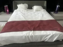 Letto imbottito modello Velvet di Novamobili scontato 13%