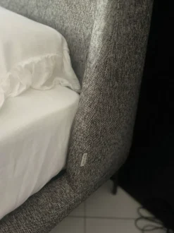 Letto imbottito modello Velvet di Novamobili scontato 13%