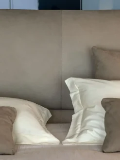 Letto imbottito modello Yuna: contatta il venditore per scoprire il prezzo