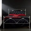Letto in ferro battuto con gambe Letto matrim. mod.luce con testiera capitonnè in promo-sconto del 50% Artigianale a prezzo scontato