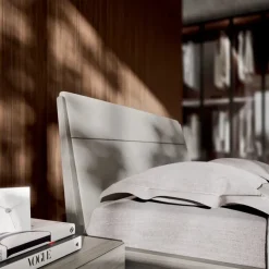 Letto in legno con gambe Miranda Homes a prezzo ribassato