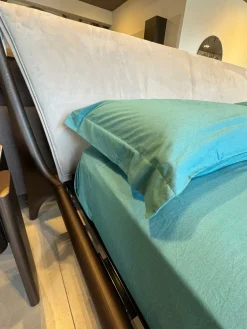 Letto in legno con gambe Nelson Cattelan italia a prezzo scontato