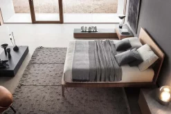 Letto in legno con gambe Spillo Pianca a prezzo scontato
