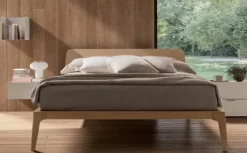 Letto in legno con gambe Zenit Morassutti a prezzo ribassato