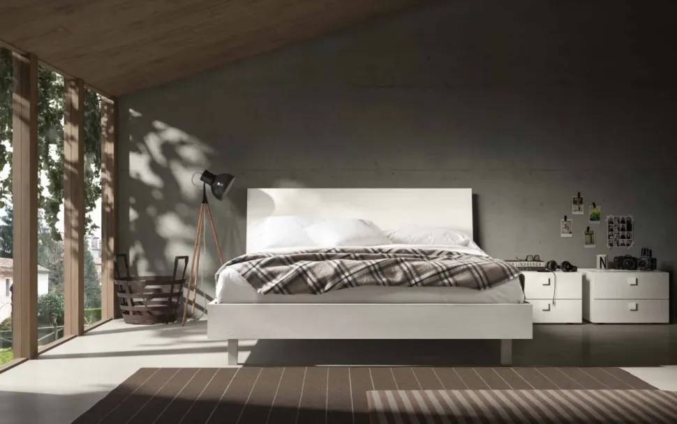 Letto in legno con gambe Line Akanto a prezzo scontato