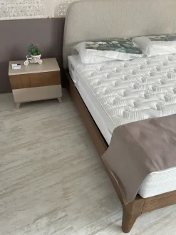 Letto in legno con giroletto Letto le fablier le spezie liquirizia Le fablier a prezzo ribassato