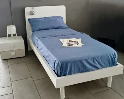 Letto in legno con giroletto Giotto Doimo cityline a prezzo ribassato