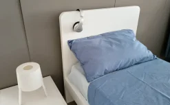 Letto in legno con giroletto Giotto Doimo cityline a prezzo ribassato