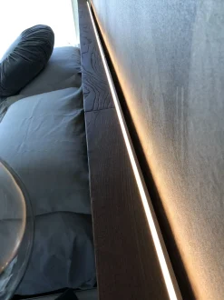 Letto in legno con piedini Fluttua wildwood Lago a prezzo scontato