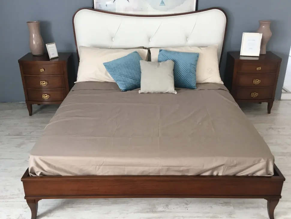 Letto in legno con piedini Letto le fablier mimose mod. nuvola tinta classica ed ecopelle bianca Le fablier a prezzo scontato