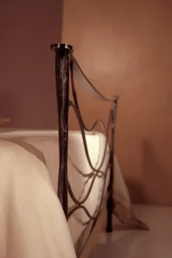 Letto Letto matrimoniale enea in ferro battuto di Pama letti scontato del 30%